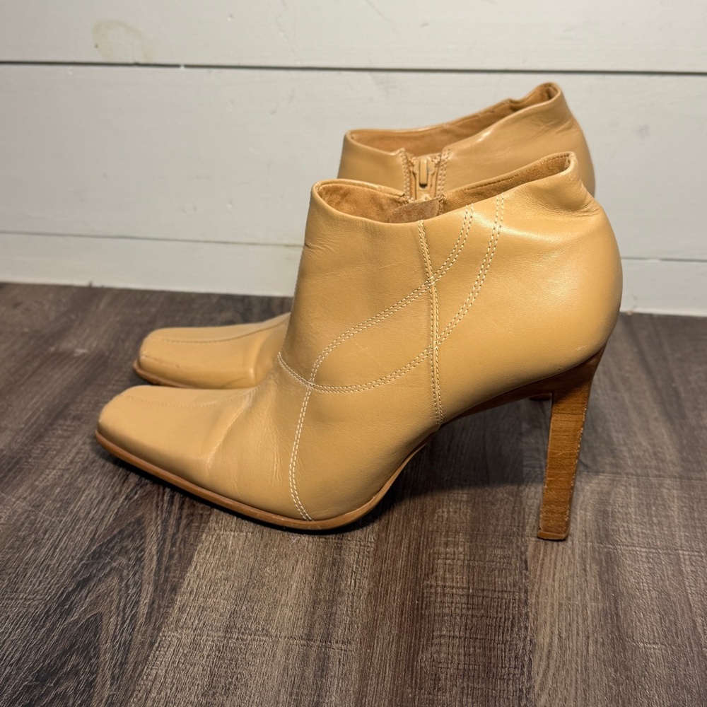 Hillard & Hanson tan heeled booties women's size 9 - Picture 1 of 5